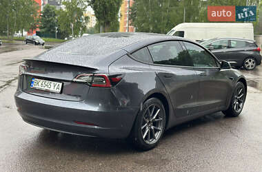 Седан Tesla Model 3 2021 в 