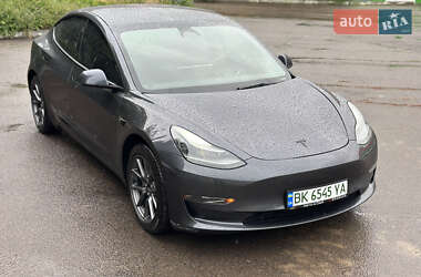 Седан Tesla Model 3 2021 в 