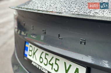 Седан Tesla Model 3 2021 в 