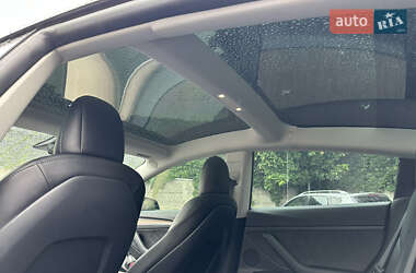 Седан Tesla Model 3 2021 в 