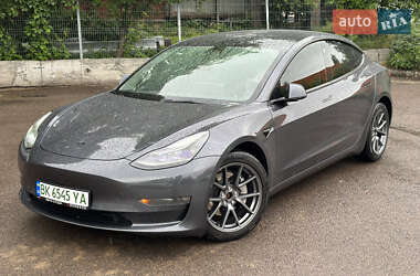 Седан Tesla Model 3 2021 в 