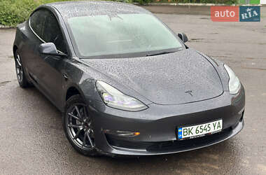Седан Tesla Model 3 2021 в 