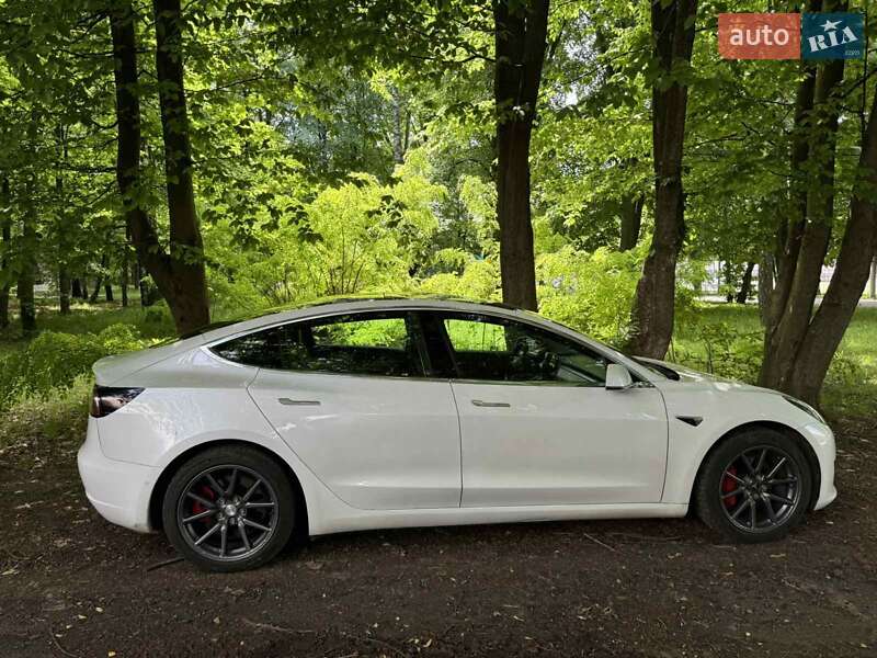 Седан Tesla Model 3 2020 в Вінниці