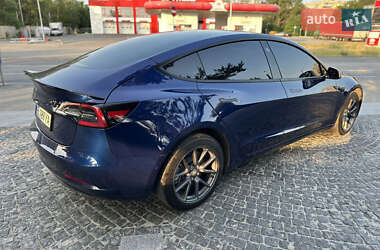 Седан Tesla Model 3 2022 в 