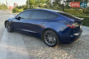 Седан Tesla Model 3 2022 в 