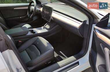 Седан Tesla Model 3 2023 в 