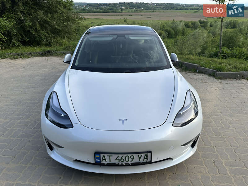 Седан Tesla Model 3 2021 в Калуше