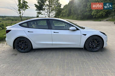 Седан Tesla Model 3 2021 в 