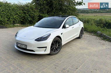 Седан Tesla Model 3 2021 в 