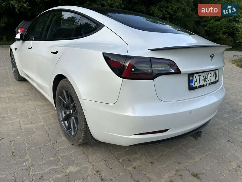 Седан Tesla Model 3 2021 в Калуше