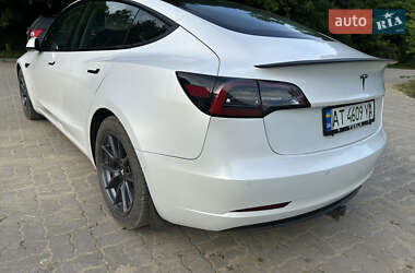 Седан Tesla Model 3 2021 в 