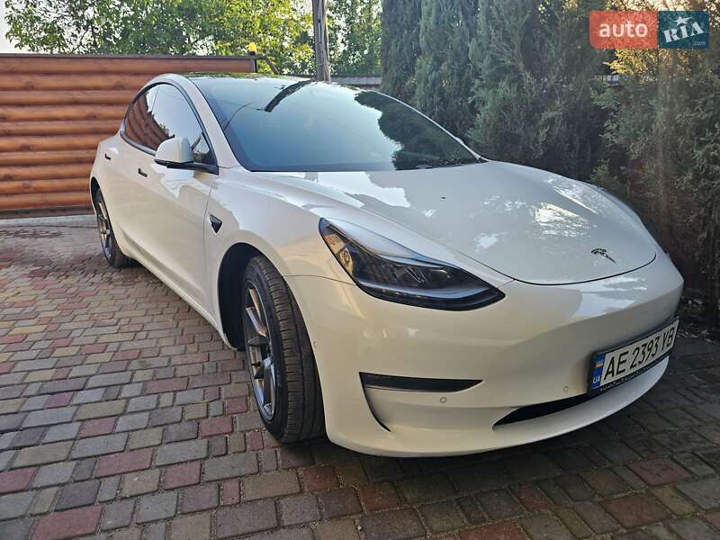 Седан Tesla Model 3 2021 в 