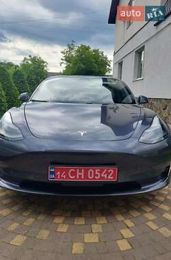 Седан Tesla Model 3 2021 в 