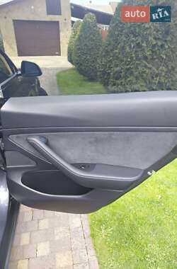 Седан Tesla Model 3 2021 в 