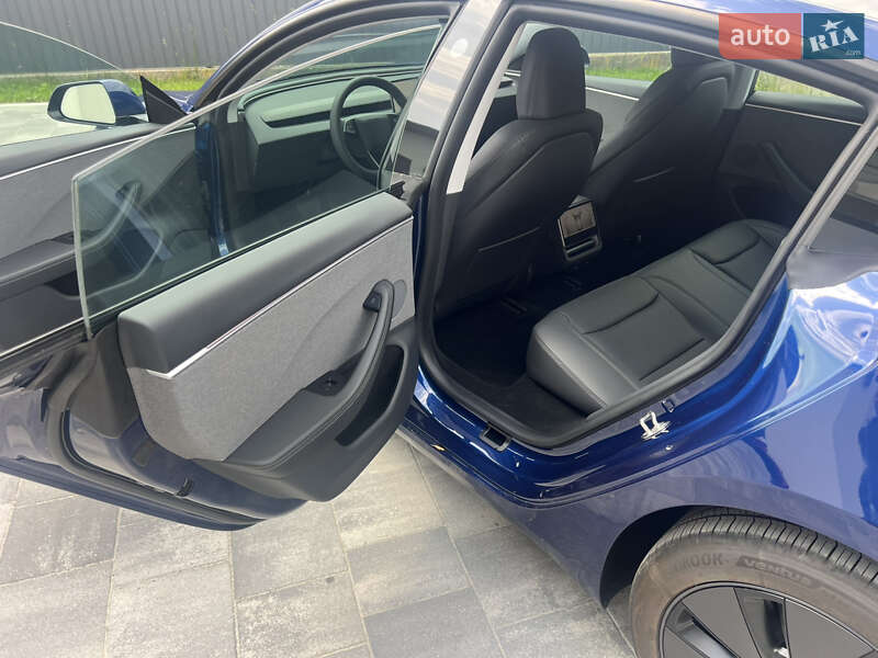 Седан Tesla Model 3 2024 в Старокостянтинові