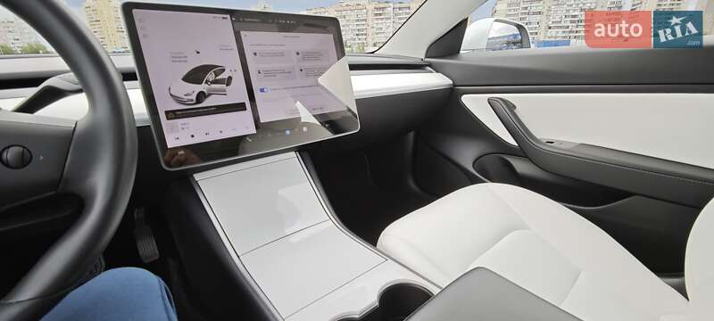 Седан Tesla Model 3 2020 в 