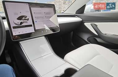 Седан Tesla Model 3 2020 в 