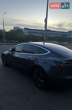 Седан Tesla Model 3 2020 в 