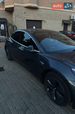 Седан Tesla Model 3 2020 в 