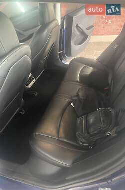 Седан Tesla Model 3 2017 в 
