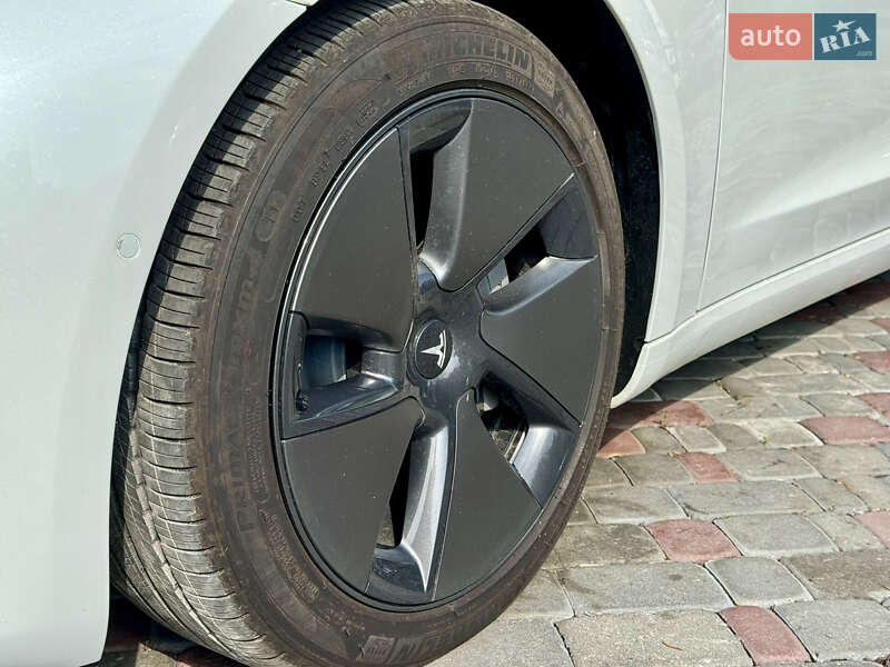 Седан Tesla Model 3 2022 в Вінниці