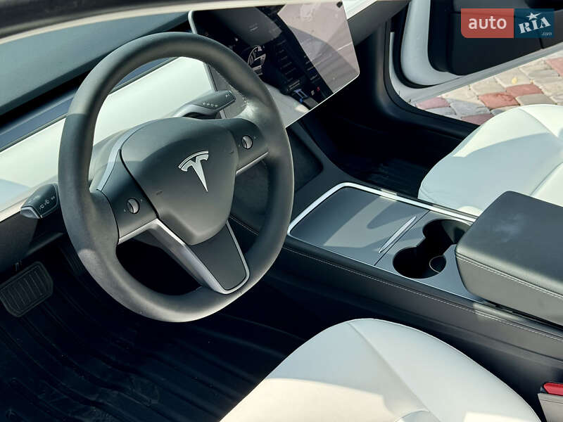 Седан Tesla Model 3 2022 в Вінниці