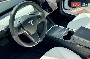 Седан Tesla Model 3 2022 в 