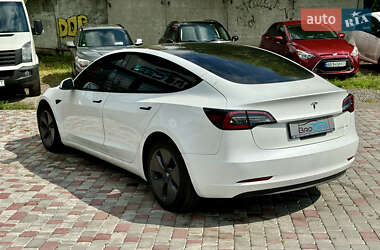 Седан Tesla Model 3 2022 в 