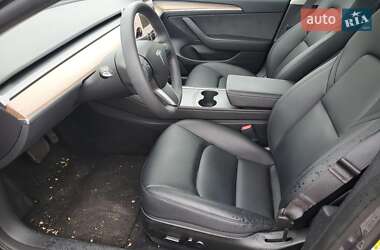 Седан Tesla Model 3 2023 в 