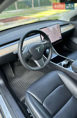 Седан Tesla Model 3 2019 в 
