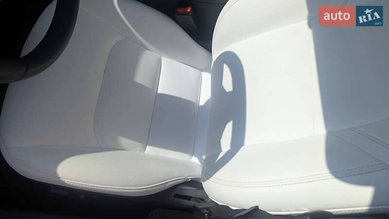 Седан Tesla Model 3 2020 в Днепре