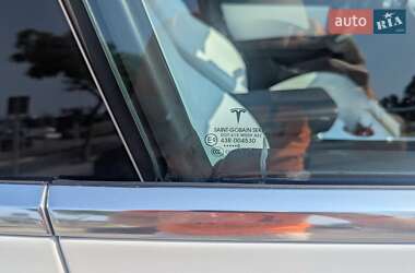 Седан Tesla Model 3 2020 в 