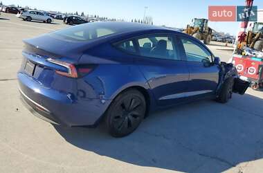 Седан Tesla Model 3 2025 в 