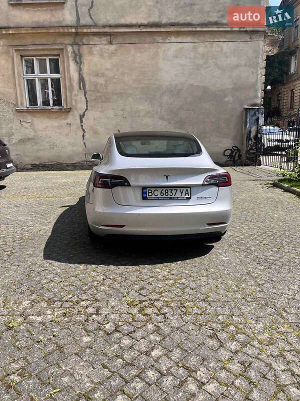 Седан Tesla Model 3 2018 в Львові