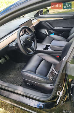 Седан Tesla Model 3 2022 в 