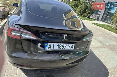 Седан Tesla Model 3 2022 в 