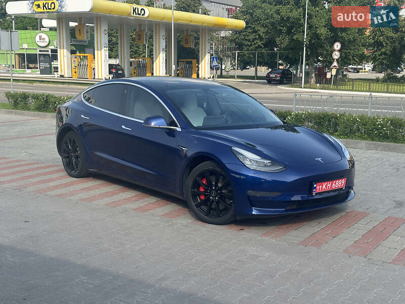 Седан Tesla Model 3 2019 в 