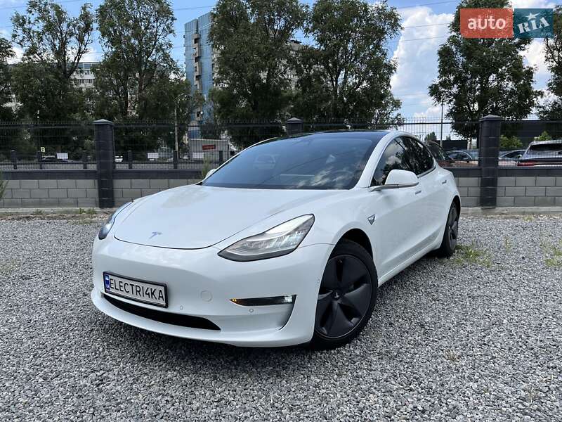 Седан Tesla Model 3 2020 в 
