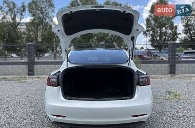 Седан Tesla Model 3 2020 в 