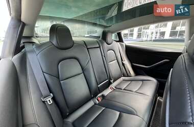 Седан Tesla Model 3 2020 в 