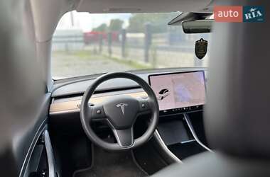 Седан Tesla Model 3 2020 в 