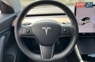 Седан Tesla Model 3 2020 в 