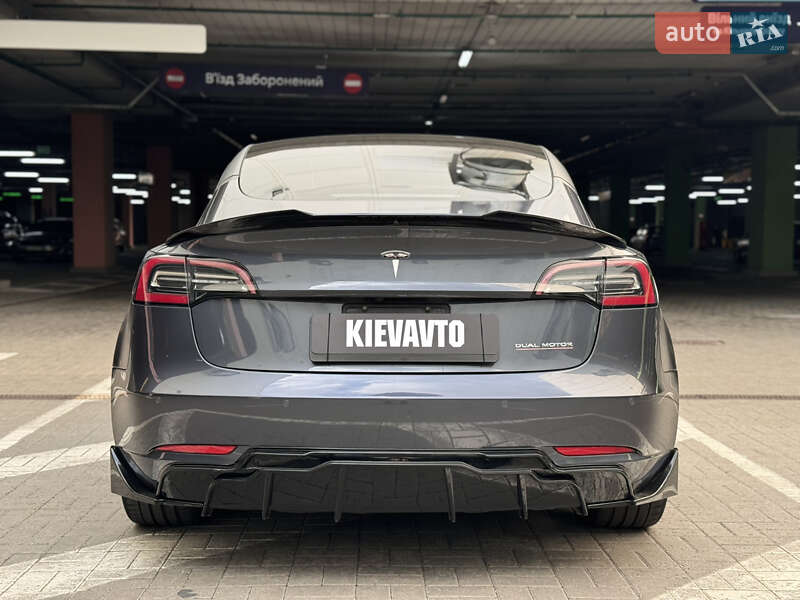 Седан Tesla Model 3 2021 в Киеве
