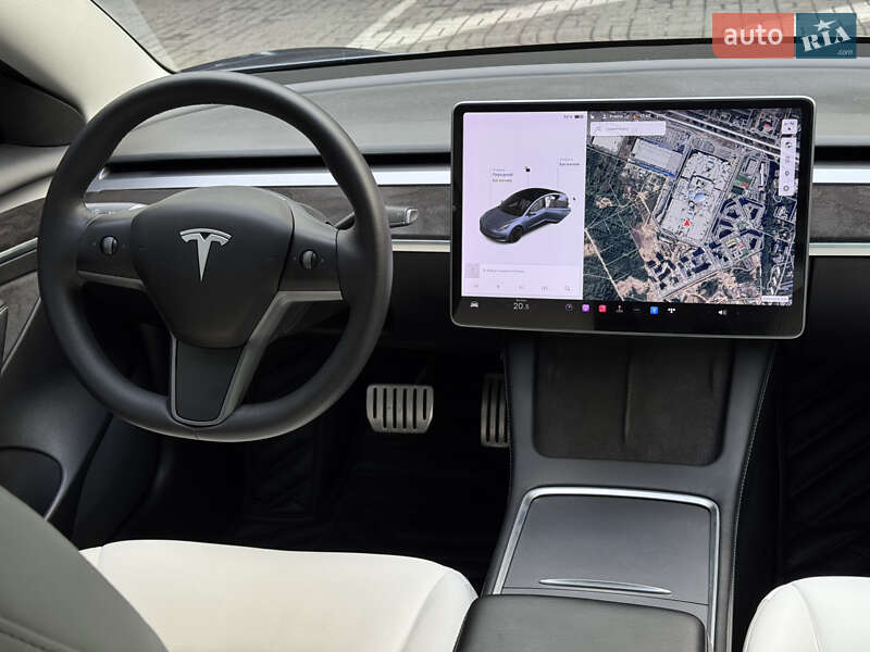 Седан Tesla Model 3 2021 в Киеве