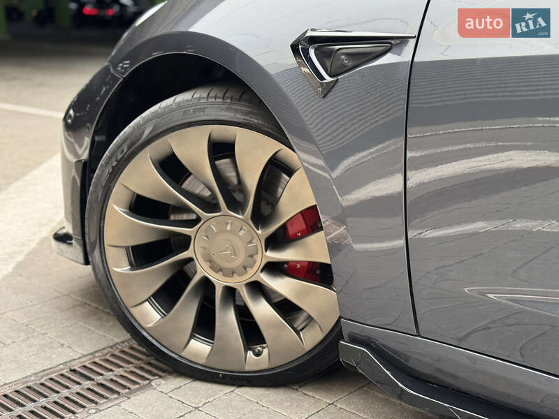 Седан Tesla Model 3 2021 в Киеве