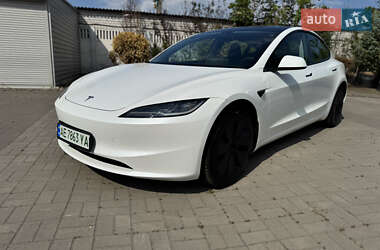 Седан Tesla Model 3 2024 в 