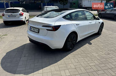 Седан Tesla Model 3 2024 в 