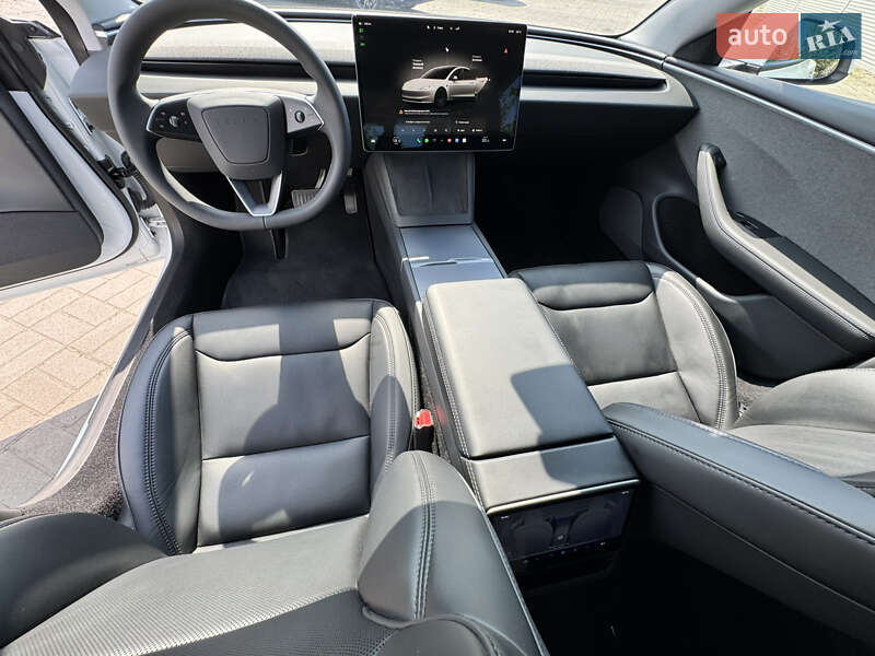 Седан Tesla Model 3 2024 в Днепре