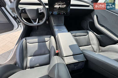 Седан Tesla Model 3 2024 в 