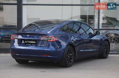 Седан Tesla Model 3 2022 в 